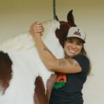 Amanda Nunes Instagram – If I grab a neck now I won’t let go 😜 Se eu pegar um pescoço agora, eu não largo  . 🦁 #fazendalagoaverde