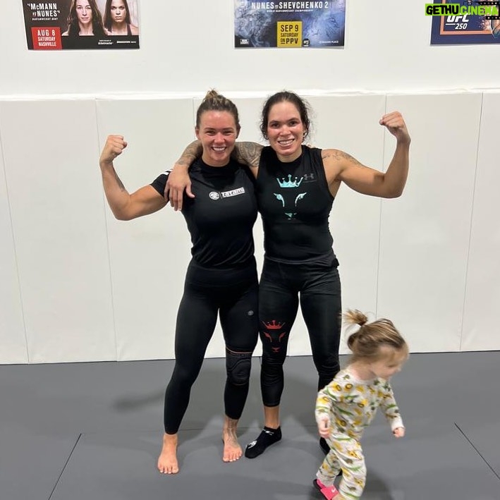 Amanda Nunes Instagram - Thank you for the push today @maggiegrindatti Treino bom danado valeu Maggie. #bjj