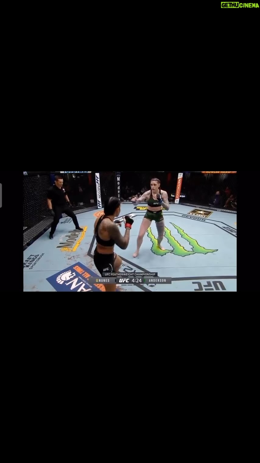 Amanda Nunes Instagram - NUNES vs ANDERSON #goodmemories 🦁