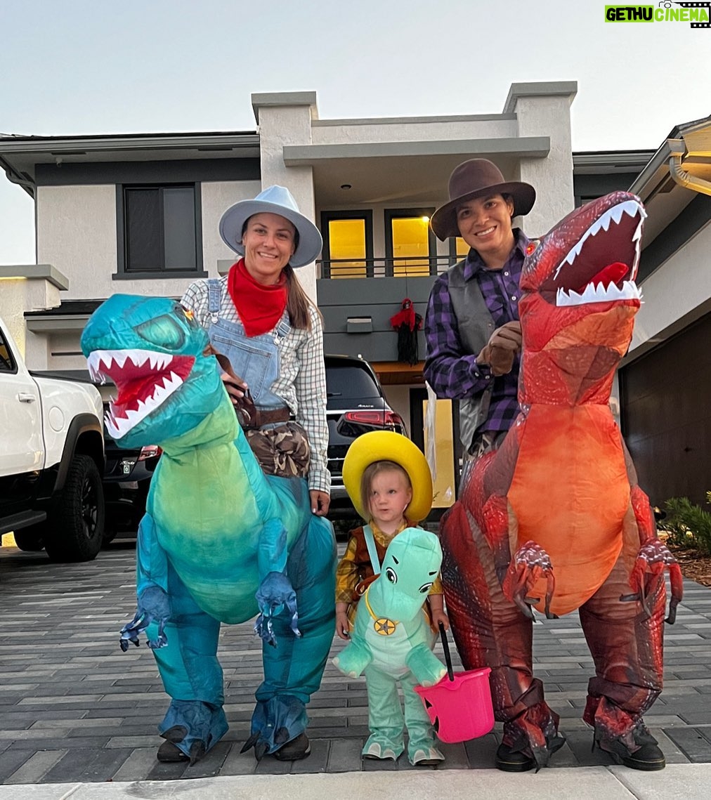 Amanda Nunes Instagram - #DinoRanch 🦖🦕🦖 #happyhalloween
