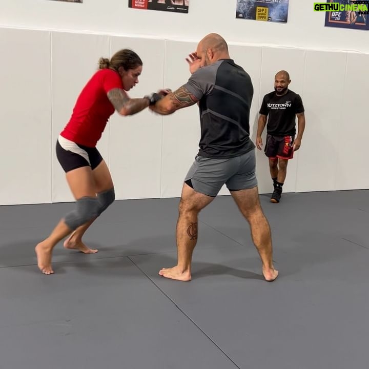 Amanda Nunes Instagram - Drills with coach @dezm80 @lionessstudio2022 and my Bro @brunocariocasantos Drills com Prof Dez e Meu parsa Bruno Carioca. #wrestling 🤼♂️