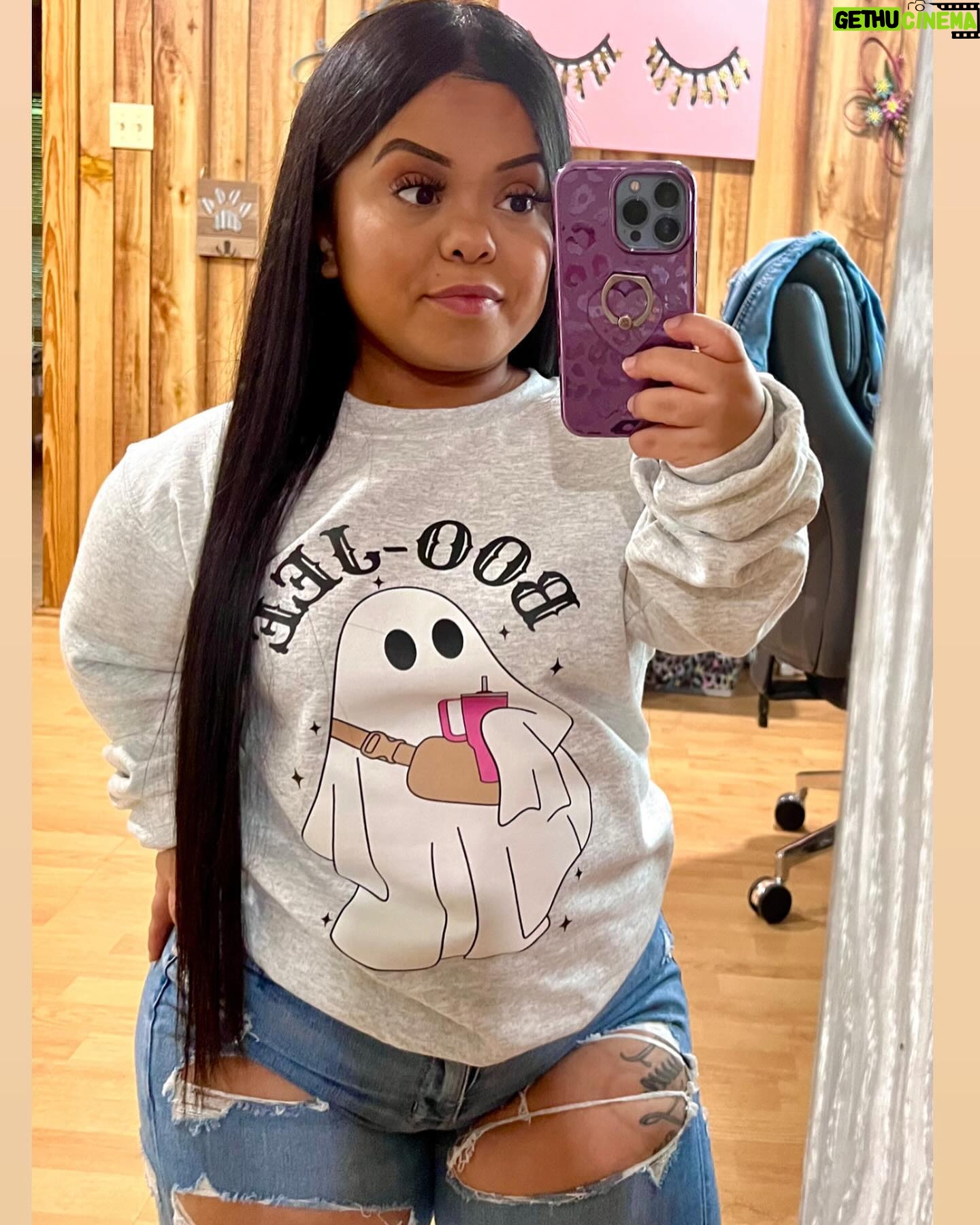 Amanda Salinas - 3 Likes - Different from the rest â¤ď¸