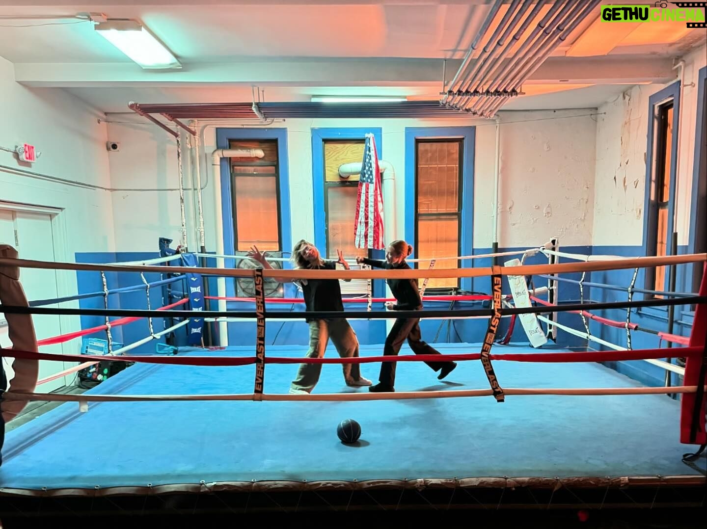 Amanda Seyfried Instagram - @spasicov 🤼♀️