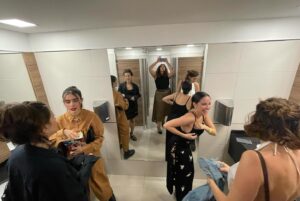 Amanda de Godoi Instagram - Um vestido emprestado da @gigigrigio e um sonho: Pre estréia de FIM 
Disponível amanhã @globoplay
Fotos: Globo /@robertofilho_profissional