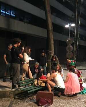 Amanda de Godoi Instagram - Essa foi minha primeira cena de parto, e foi a que eu mais fiquei nervosa na vida pra gravar. É difícil chegar num projeto que já tá todo mundo entrosado, mas tentei usar isso a meu favor. Adoraria falar mais como foi o processo de gravar essa cena. Sinto falta de existir um espaço onde os atores falam mais sobre como é criar uma personagem, os medos que a gente tem e tudo que passa na nossa cabeça na hora do processo de criação. A gente até fala sobre em entrevistas, mas é como se o que não rendesse clique não fosse importante. Mas é 🤍 
-Os últimos episódios de FIM já estão disponíveis no Globoplay