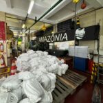 Amanda de Godoi Instagram – Fim de mais uma missão!
Dessa vez fomos entregar pessoalmente as mais de 7,5 toneladas em cestas básicas nas várias comunidades ribeirinhas ao longo do Rio Manicoré, no Amazonas. Milhares de pessoas estão sendo afetadas pela pior seca da história que o Norte do nosso país está passando. 
Muito obrigada a todas as pessoas que ajudam nas campanhas de doações. Muito obrigada ao @idesam pelas doações e pela parceria. 
@greenpeacebrasil