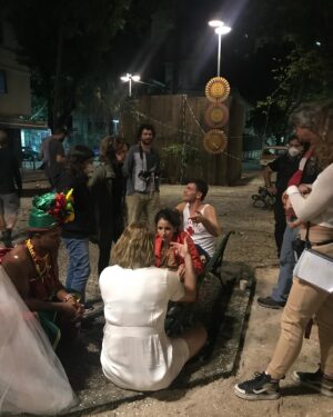 Amanda de Godoi Instagram - Essa foi minha primeira cena de parto, e foi a que eu mais fiquei nervosa na vida pra gravar. É difícil chegar num projeto que já tá todo mundo entrosado, mas tentei usar isso a meu favor. Adoraria falar mais como foi o processo de gravar essa cena. Sinto falta de existir um espaço onde os atores falam mais sobre como é criar uma personagem, os medos que a gente tem e tudo que passa na nossa cabeça na hora do processo de criação. A gente até fala sobre em entrevistas, mas é como se o que não rendesse clique não fosse importante. Mas é 🤍 
-Os últimos episódios de FIM já estão disponíveis no Globoplay