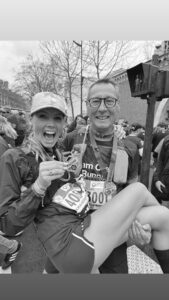 Amandine Petit Instagram - Tu m’as appris à marcher et à être persévérante mais surtout à ne rien lâcher. Et tu ne peux pas t’empêcher de me montrer le chemin en arrivant à chaque fois le premier ! Parce que vivre cette course ensemble j’en ai rêvé. Parce que ces images m’ont fait prendre conscience que ces moments sont uniques. C’était notre premier semi-marathon. 🥇❤️‍🔥🔥 @semideparis @teamorangerunning