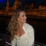 Amandine Petit Instagram - Collaboration commerciale| Thanks Budapest ! 💖🤩🌏 Je vous ai fait un mini guide de mes meilleurs adresses pendant mon séjour : Fisherman’s Bastion, Opera House, Europe Ship ✨ @visithungary #visithungary #hungary #visitbudapest #budapest