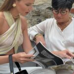 Amandine Petit Instagram - Collaboration commerciale| Ma maman, mon model, ma confidente au quotidien 💝 à l’approche de la fête des mères c’est elle que je mets à l’honneur aujourd’hui sublimé par les bijoux, sacs et foulards @draeger.paris que je lui ai offert pour l’occasion. Avec mon code AMANDINE15 vous bénéficiez de 15% de remise pour faire plaisir et célébrer l’amour 💌🌷✨