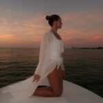 Amandine Petit Instagram - Sunset in love ❤️‍🔥 c’est magnifique 🥹 voyage presse - invitation @dinarobinbeachcomber