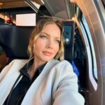 Amandine Petit Instagram - Explorer la mémoire et son fonctionnement pour combattre la maladie d’Alzheimer 🧠📝🎥 Je ne peux pas vous en dire plus, mais le tournage a été très enrichissant et le reportage sera diffusé prochainement sur France 2 !