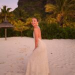 Amandine Petit Instagram - Coup de cœur pour cette île 🌴🫶🏼 @beachcomber_hotels - invitation voyage de presse