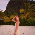 Amandine Petit Instagram - Coup de cœur pour cette île 🌴🫶🏼 @beachcomber_hotels - invitation voyage de presse