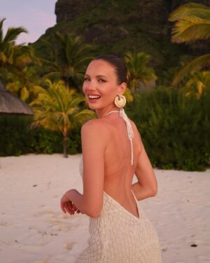 Amandine Petit Instagram - Coup de cœur pour cette île 🌴🫶🏼
@beachcomber_hotels - invitation voyage de presse