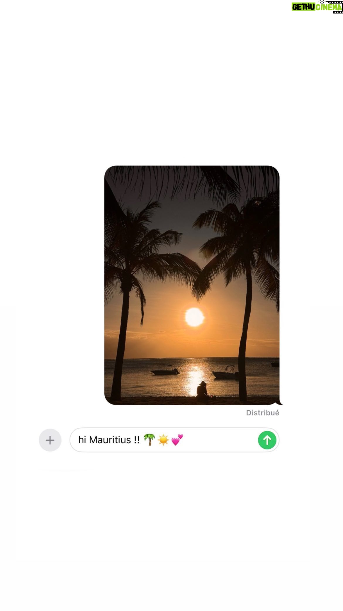 Amandine Petit Instagram - Welcome to lβIle Maurice girls π©΅π΄π―π @paradisbeachcomber Invitation voyage de presse