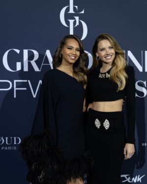 Amandine Petit Instagram - Très heureuse de remettre le Green Award récompensant les actions pour le climat lors du @le.grand.diner avec @ellefr, je suis tellement reconnaissante de pouvoir vivre des moments comme ceux-là 🥹❤️

Dress @lespreteuses 
Parure @apmmonaco ultra fan 
Crédit photo @charlottelobry @le.grand.diner 
avec dream team @talentlabparis @meredith.gyn