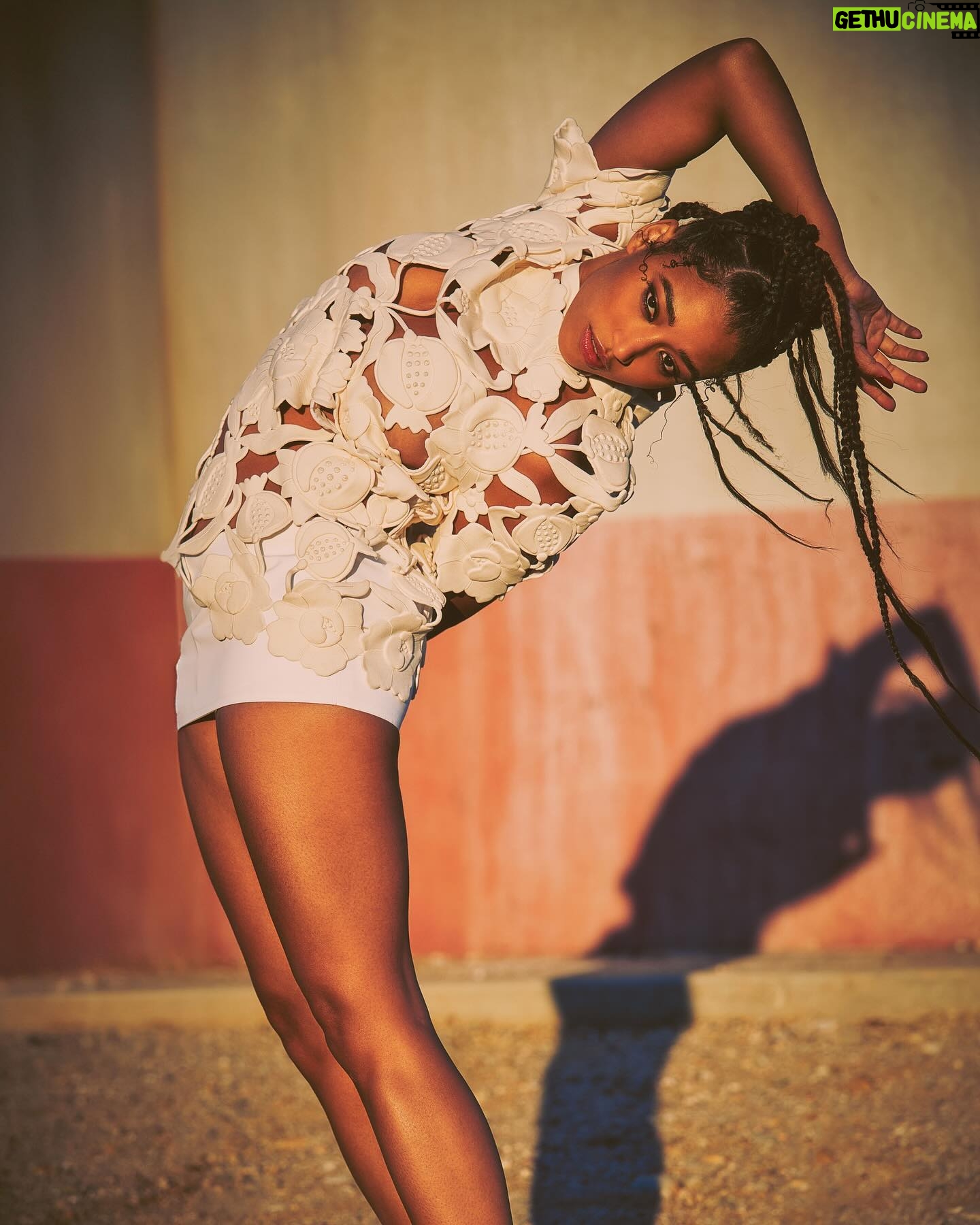 Amandla Stenberg Instagram - C Magazine, so grateful to be on ur cover <3 delightful shoot with @guyarochphoto , thank you 🌹 FASHION DIRECTION @christianstroble HAIR @hairbycassy MAKEUP @loftjet NAILS @theset.bykj INTERVIEW @irathethird PROP STYLIST @artandset PRODUCER @laurenrennick LOCATION @bluecloudmovieranch PR @imprintpr