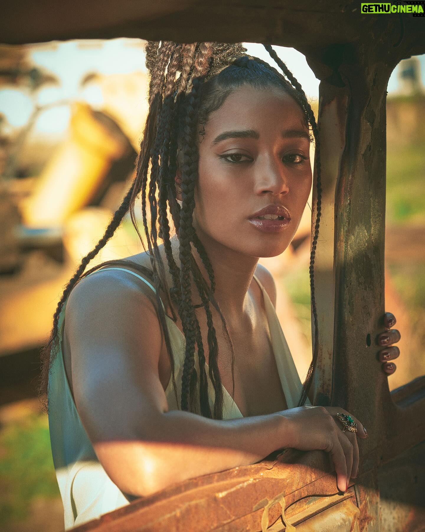 Amandla Stenberg Instagram - C Magazine, so grateful to be on ur cover <3 delightful shoot with @guyarochphoto , thank you 🌹 FASHION DIRECTION @christianstroble HAIR @hairbycassy MAKEUP @loftjet NAILS @theset.bykj INTERVIEW @irathethird PROP STYLIST @artandset PRODUCER @laurenrennick LOCATION @bluecloudmovieranch PR @imprintpr
