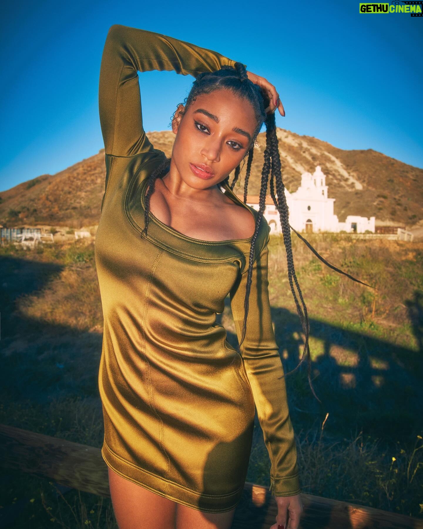 Amandla Stenberg Instagram - C Magazine, so grateful to be on ur cover <3 delightful shoot with @guyarochphoto , thank you 🌹 FASHION DIRECTION @christianstroble HAIR @hairbycassy MAKEUP @loftjet NAILS @theset.bykj INTERVIEW @irathethird PROP STYLIST @artandset PRODUCER @laurenrennick LOCATION @bluecloudmovieranch PR @imprintpr