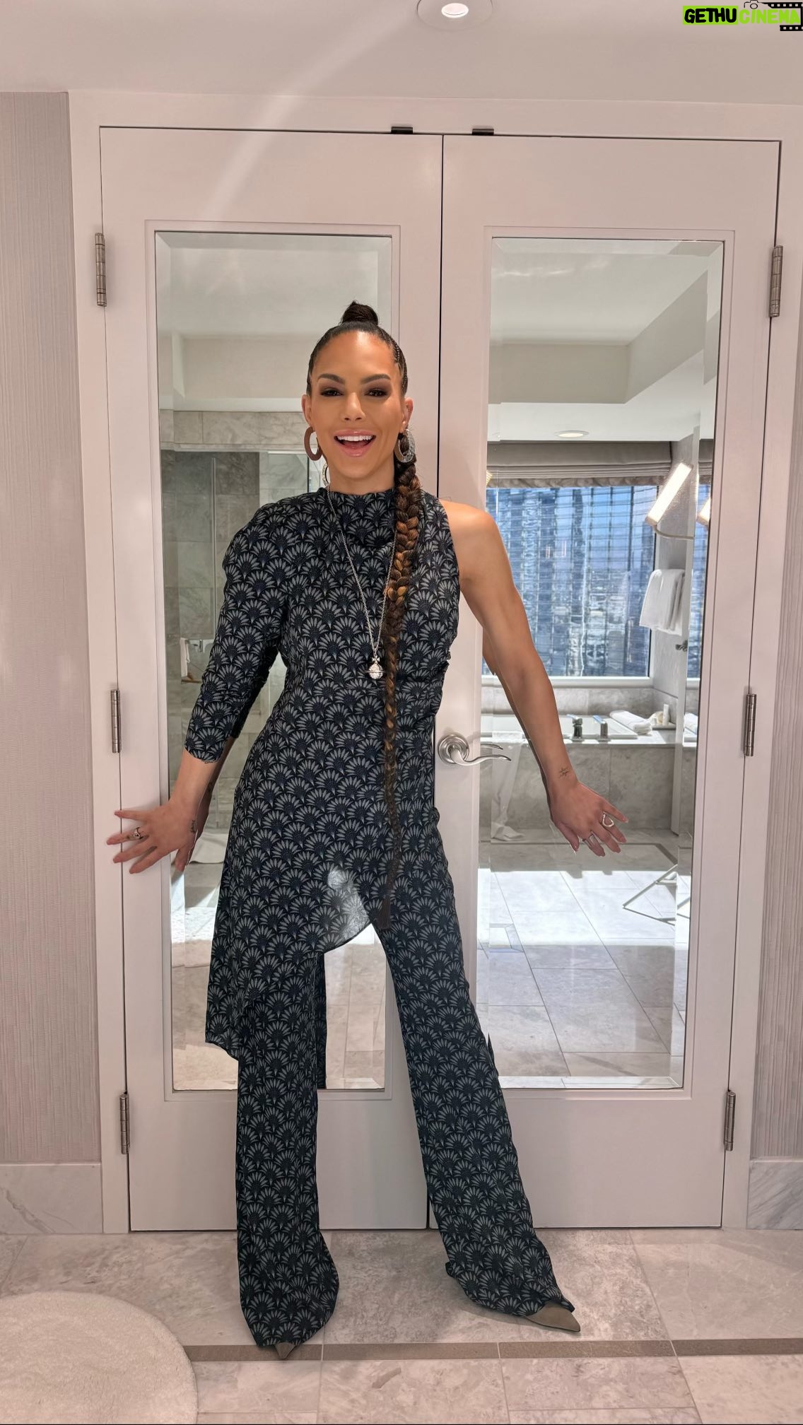 Amanza Smith Instagram - Throwback to last weekend at CES in Vegas. Pretty sure i caught the flu from the busy event, but it was a success for the company nonetheless!