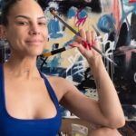 Amanza Smith Instagram - no filters just me in my happy place. Just woke up headed to the paint, studio meditated, prayed and finished some work that is sold! Painting is like therapy. It takes me out of my head. Find something that takes you out of your head. It truly is a blessing.!
