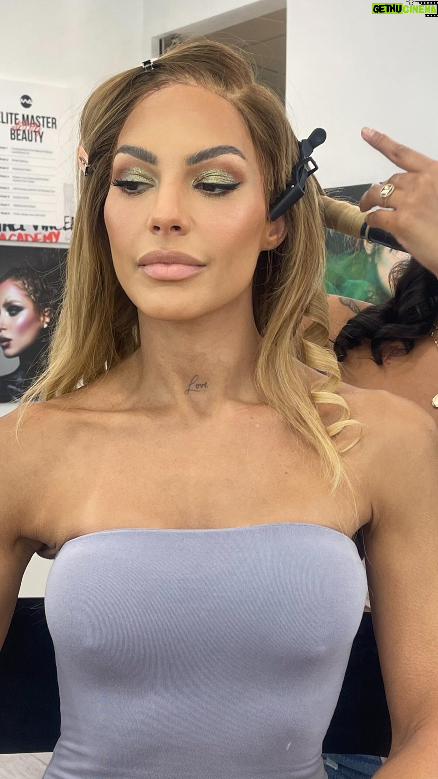 Amanza Smith Instagram - We all have a story to tell and that’s what makes life beautiful. If you want to level up - have good manners, have integrity, be authentic, be kind & respectful. Have self love and strong boundaries & always prioritize your health ♥️
