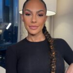 Amanza Smith Instagram - day 2 CES… advisory board duties 🤓… i wear many hats! glam by @jaydendoesmakeup, suit @goodamerican, bralette @honeybirdette, hair @mur.risa LFG! oh and don’t forget to be kind! it’s free! sprinkle that shit everywhere. xx Amanza