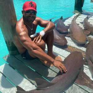 Amaury Nolasco Instagram - “Come on in ... the water is fine”... that’s what these sharks said to me 😳#whereinthewolrdisamaury #sharkweek ... and NO, I didn’t get a shark bite on my finger.. it was my own stupidity 🤦🏽‍♂️