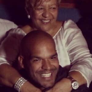 Amaury Nolasco Instagram - Lo eres todo para mi. No sé qué haría si algun dia me faltaras. Por eso quiero gritar con ansias al universo que TE AMO MAMI ❤️. Madre solo hay una. Y la mejor bendición que me ha dado Dios, has sido tú.
Feliz Día de las Madres.
#BakinPower