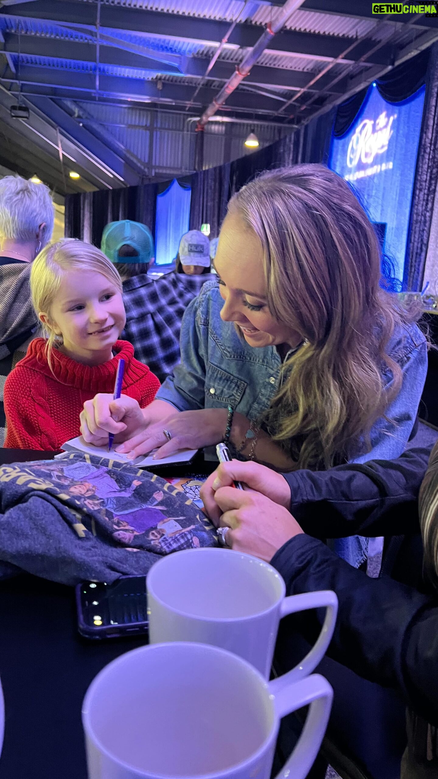 Amber Marshall Instagram - Step into the heart of this year’s #CowboyBreakfast with the radiant Amber Marshall! VIP fans enjoyed more than a delicious breakfast; they reveled in quality time with the beloved Heartland star. Imagine a morning of laughter, scrumptious bites, and the warmth of new and old friendships, all against the backdrop of The Royal Rodeo slack performance beneath the Royal Terrace. An unforgettable experience for all! 🤠🌟 #AmberMarshall #Heartland #RoyalRodeoMagic #AmyFleming #RoyalRodeo #RAWF101 #RoyalHorseShow