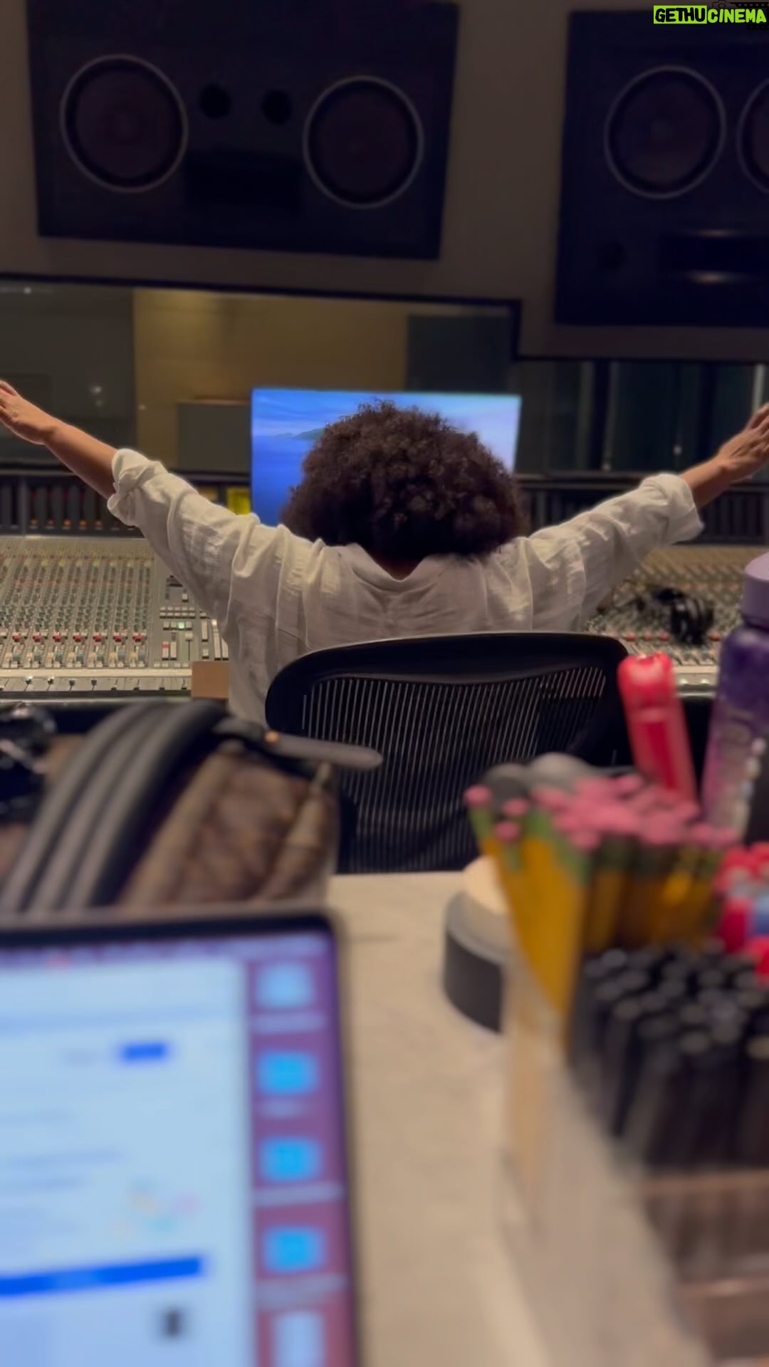 Amber Riley - 39K Likes - My big sis @msamberpriley came by the studio and I played her “ALL”, a new song on the album!!! She had a moment…I’m taking risk with the music but never losing my love for worship music!! Yall wanna hear a collab with @msamberpriley and I?
#all #newmusic #newalbum #chandlermoore #riley #studio #worship #maverickcitymusic