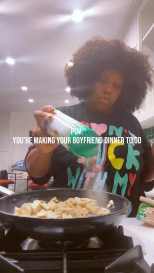 Amber Riley Instagram - Feeding people is a part of my love language 🫶🏾 he said he was hungry and tired after work, so I made stuffed baked potatoes to go! He likes his with chicken, ranch, bacon, and broccoli with cheese! I seasoned the chicken with ranch seasoning, pink salt, and coarse pepper. I cooked the broccoli with garlic salt! It’s super easy to make but it takes a tiny bit of time. As for mine, I like a classic stuffed potato! Bacon, sour cream, cheese, and green onion! I cover the potato in butter then sprinkle salt and cook in the oven at 400 degrees for about an hour, flipping the potato halfway through! It makes the skin crispy so you can eat the whole potato 🥰 He loved it and as you can see, I did too! Hope you enjoyed the video! Buy @victoriamonet’s new album JAGUAR 2, I know you like this song 😝🥰

Ps. i didn’t realize what shirt I was wearing until AFTER I recorded this 🤦🏾‍♀️😂 but yea, Don’t fuck with my energy 🤷🏾‍♀️