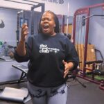 Amber Riley Instagram - BE NICE TO ME 😂😂😂😂 #postworkout I love this song and @yosoylaindia is such a powerhouse singer, I had to take a swing at it! It’s a great vocal challenge and I think Spanish is such a beautiful language 🥰🫶🏾