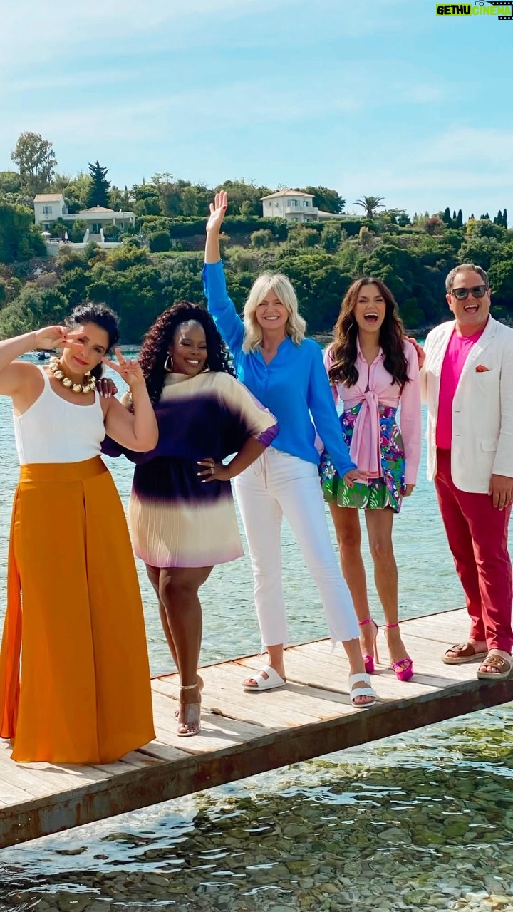 Amber Riley Instagram - To think! I went on a show to help some lucky performers’ dreams come true, in a place that was my dream to visit! @mammamiadreamtv was so fun to make! I’m going to miss seeing @samanthabarks @jessieware @chattyman everyday. I laughed and smiled everyday being on a panel with you lot 😊 learned a lot of British slang too 😂 thank you to my amazing team who had me looking so fly, @veechanda @marvinfhair and @icontips! Thank you to the amazing production team! Tag yourselves lol Thank you for choosing me to be apart of this very special show! You all are in for a treat!