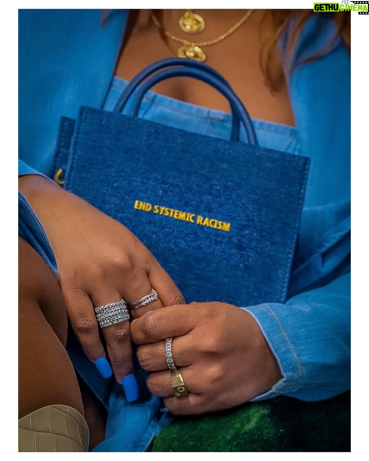Amber Riley Instagram - Big Boss π€π€π€ did you vote for me today for the @cma? Did you buy your ticket to @preacherswifemusical?!? No!!? Shame on you!!! Links in my bio, getter done!!!!! πΈ: @shotbyscoobz Yall know my @brandonblackwoodnyc collection is BAD honey ππΎββοΈ
