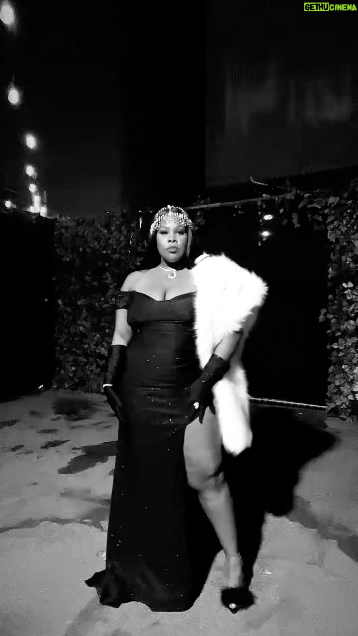 Amber Riley Instagram - Harlem Nights. Channeling Vera. “I am in charge of the girls!” If you don’t know what movie this is, you’re too young to be on my page 😂