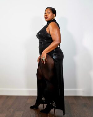 Amber Riley Instagram - YOU EAT, WHAT I SERVE.

DIVAS SIMPLY SINGING thanks team for making me look so fab! 

📸: @shotbyscoobz MY MAN 😍
Stylist: @icontips 
Hair: @stylesbydavonte 
Makeup: @bryanmendez