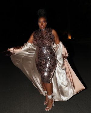Amber Riley Instagram - Last night, I felt like chocolate dipped in honey. I felt like art. I felt so freaking beautiful and loved and I got to support a great cause. What @eltonjohn has done for HIV/AIDS research is inspiring. $9 million raised in one night 🙌🏾 ASTOUNDING. #EJAFOscars @ejaf 

 Picture #9, I can just HEAR this photo and it sounds GOOD 😂

Picture #10 I gave birth to him, my baby 😍🥰

Thank you team! 

Styled by an ICON: @icontips 
Beat by: @missdrini 
👗: @angelbrinks 
🧥: @jaredlamar 

I GOT SNAPPED BY A LEGEND: THEE @alfredoflores