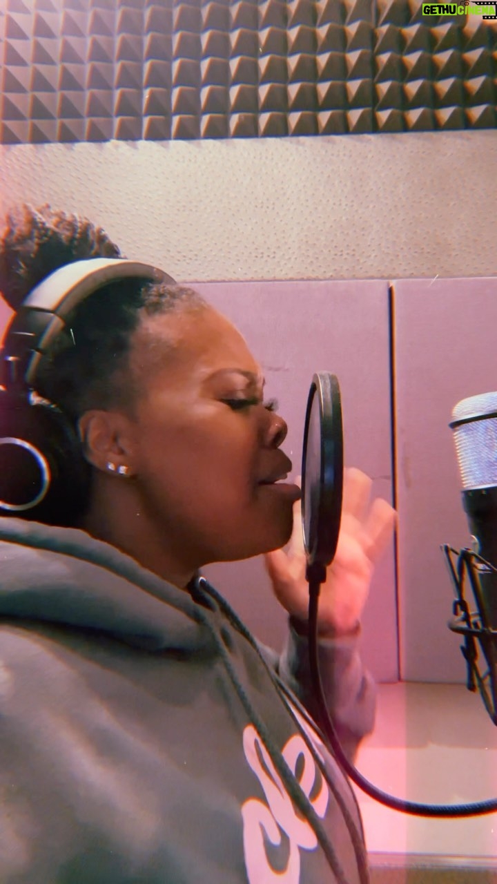 Amber Riley Instagram - This is me when my voice is tired 🙃 YALL GET READY FOR THIS PROJECT! It’s coming y’all!