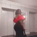 Amber Riley Instagram - SINGLE BLACK FEMALE 2 IS OUT TONIGHT 😭 Bigger, better, and definitely badder! I need everyone to watch, post about it, live tweet, RUN THOSE NUMBERS UP YALL! Let’s beat the ratings! #singleblackfemale2 @lifetimetv Stylist: @icontips Design: @fittedbycarolinag Makeup: @jobellaluv Hair: @iamomarking