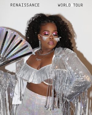 Amber Riley Instagram - *RENAISSANCE* Had to pull up and come through for the QUEEN on her birthday! My 5th time seeing @beyonce LIVE and every single time I leave in awe and I always leave inspired. Special shout-out to @neoncowboys for helping me standout with my light up jacket!!! Nobody had on anything like it 😜💁🏾‍♀️ PERIODT!!! 

Thank you for the pics bestie @alfredoflores 📸📸📸
Makeup: @missdrini 
Hair: Me