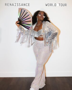 Amber Riley Instagram - *RENAISSANCE* Had to pull up and come through for the QUEEN on her birthday! My 5th time seeing @beyonce LIVE and every single time I leave in awe and I always leave inspired. Special shout-out to @neoncowboys for helping me standout with my light up jacket!!! Nobody had on anything like it 😜💁🏾‍♀️ PERIODT!!! 

Thank you for the pics bestie @alfredoflores 📸📸📸
Makeup: @missdrini 
Hair: Me
