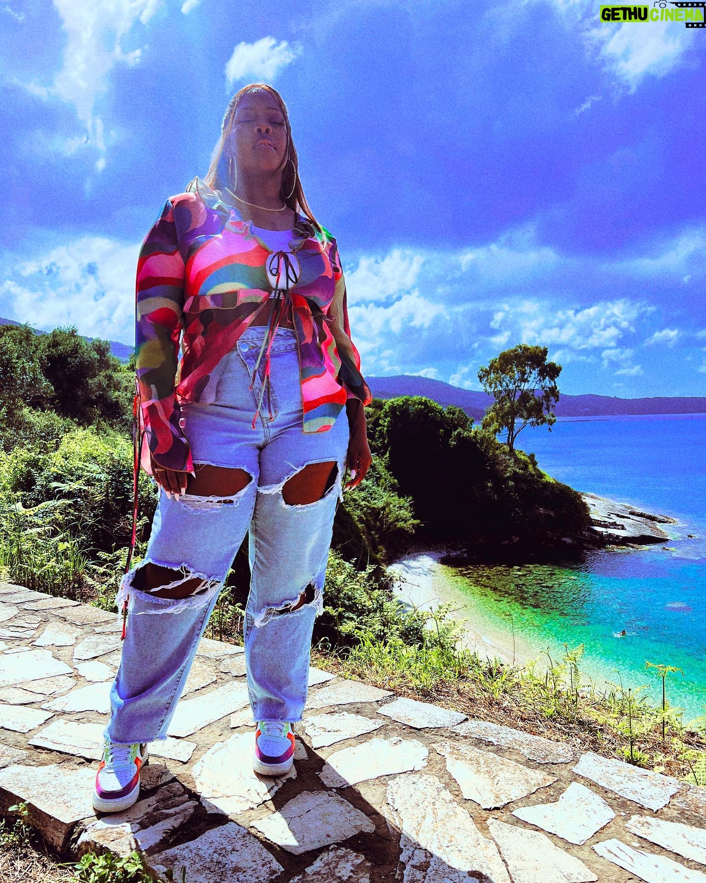 Amber Riley Instagram - Filming in Greece. Sometimes I can’t believe my life 💗🥹 Hair&📸 : @marvinzworld_ Makeup: @veechanda