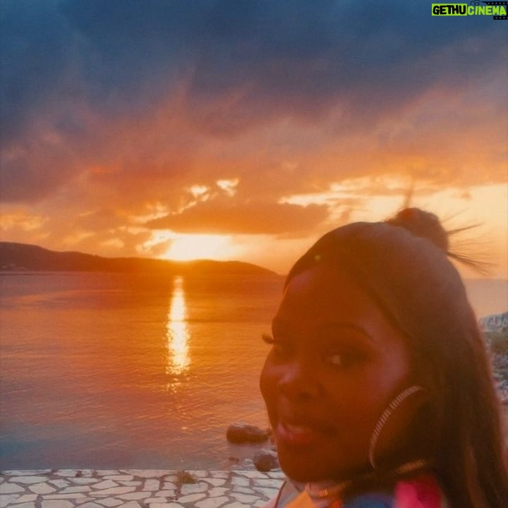 Amber Riley Instagram - Filming in Greece. Sometimes I can’t believe my life 💗🥹 Hair&📸 : @marvinzworld_ Makeup: @veechanda