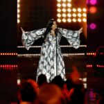 Amber Riley Instagram - Make sure you tune in tonight as I tribute the Queen! MS ARETHA FRANKLIN 👑 Tonight 11/15 at 9p! Tune in. CMT SMASHING GLASS