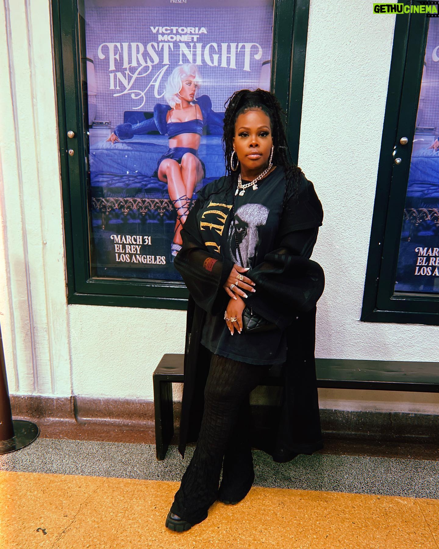 Amber Riley Instagram - @victoriamonet got NOW! She’s the standard at this point. The show was SEAMLESS, but still so much fun! And the MIC WAS ON! Proud friend but also a proud FAN! If this was just the first show, I can not WAIT to see what you do in a year! Jaguar 2 coming soon! We ready!!!