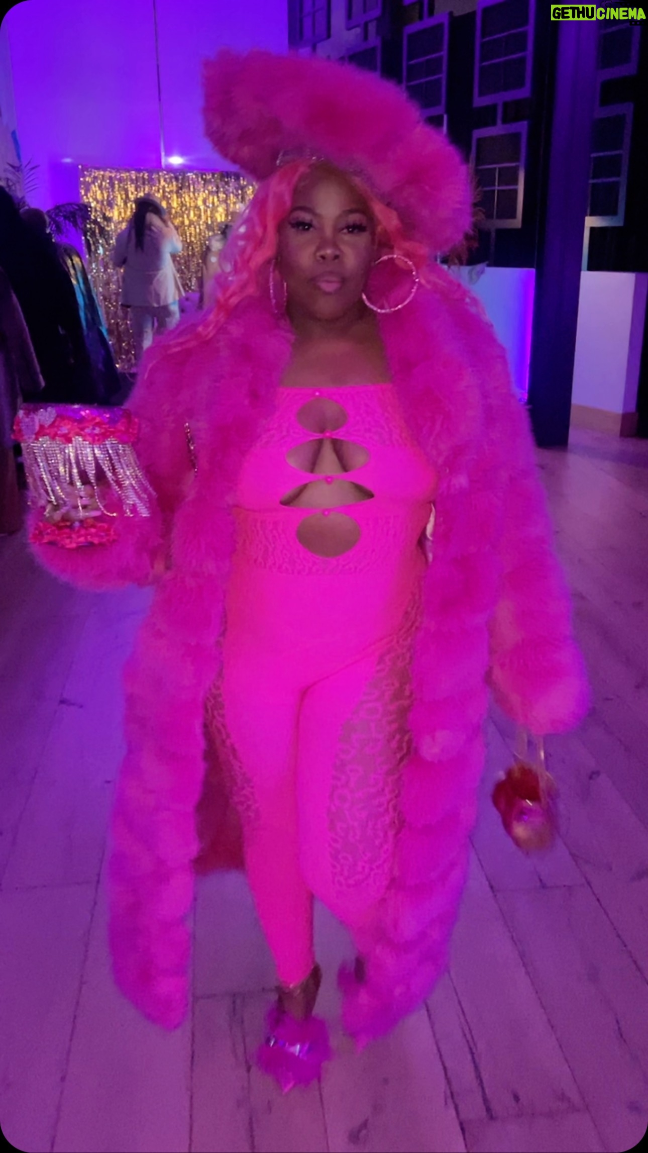 Amber Riley - 51.8K Likes - #bryonsplayersball IF YOU GIVE ME A THEME IM GOING ALL OUT!!! Meet Sweetness! She’s a bad mammajamma, you betta have her money on time or there will be consequences and repercussions!!! @bryonjavar you sure know how to party!
📸: @perfectopat
💇🏾♀️: @slayedbyjrich