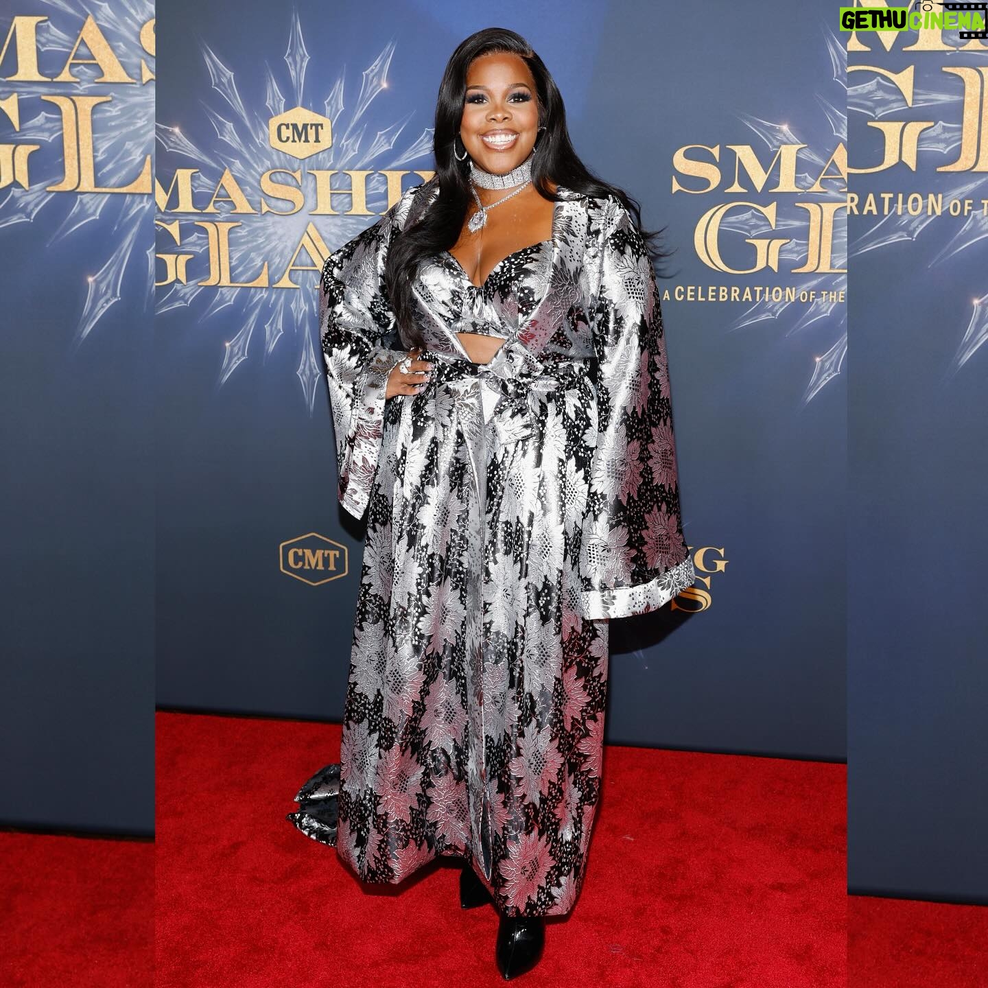 Amber Riley Instagram - It was an honor to be a part of CMT SMASHING GLASS, tributing the late but always great Aretha Franklin! It airs 11/15 at 9p! Tune in š¤š¤š©¶ š: @icontips X @officialcalexander š: @jobellaluv šš¾āāļø: @iamofficialjai šø : @jasonkempin