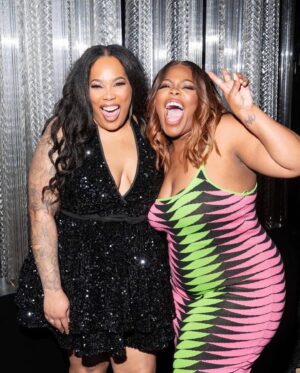Amber Riley Instagram - Thank you @instagram for giving me my page back! Happy Birthday to my big sister! What an amazing night of celebrating 🥳 @merrymarie 

📸: @zeusviibes